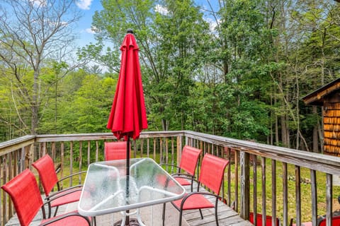 Adirondack Sugar Shack House in Bolton