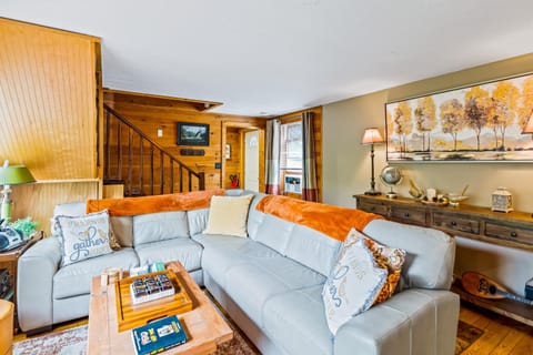 Adirondack Sugar Shack House in Bolton