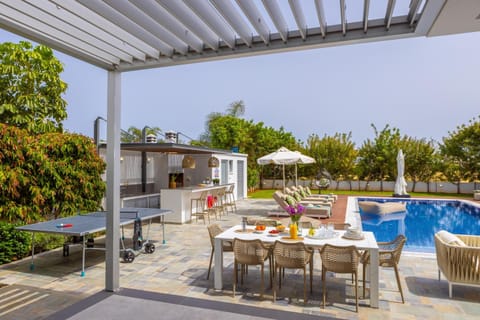 Property building, Patio, Spring, Day, Garden, View (from property/room), Balcony/Terrace, Balcony/Terrace, Food and drinks, Dining area, Food, Garden view, Pool view, Swimming pool, Swimming pool, sunbed