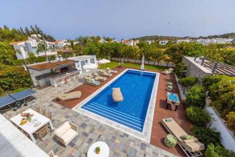 Property building, Day, Natural landscape, Bird's eye view, Mountain view, Pool view, Sea view, Swimming pool, Swimming pool, sunbed