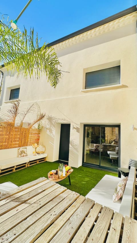 Property building, Patio, Garden, Seating area, Garden view