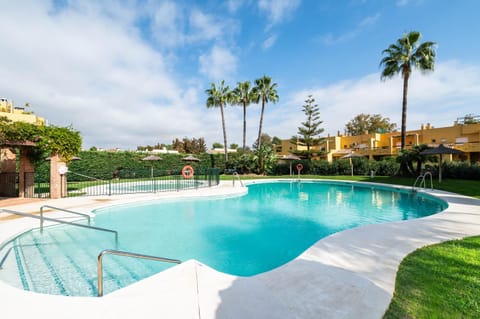 Garden, Swimming pool, Swimming pool, sunbed