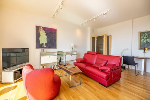 TV and multimedia, Living room, Dining area