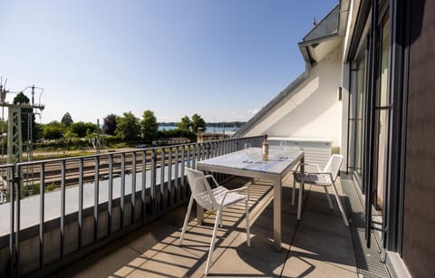 Patio, Day, Natural landscape, View (from property/room), Balcony/Terrace