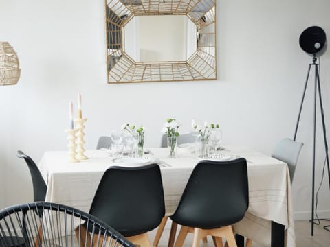 Living room, Dining area