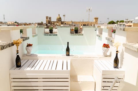 Property building, Balcony/Terrace, Balcony/Terrace, Pool view, Pool view, Swimming pool, Swimming pool, Swimming pool