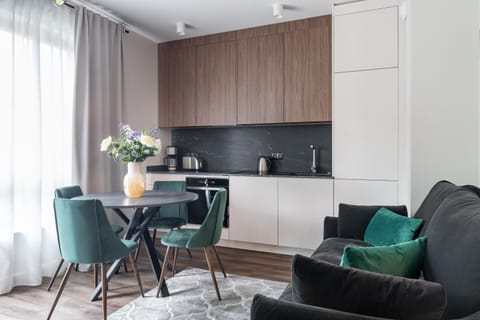 Kitchen or kitchenette, Living room, Seating area, Dining area