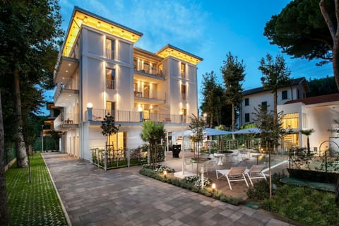 Property building, Night