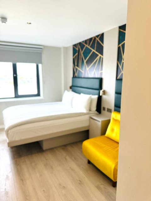 Bed, Photo of the whole room, Seating area, Bedroom