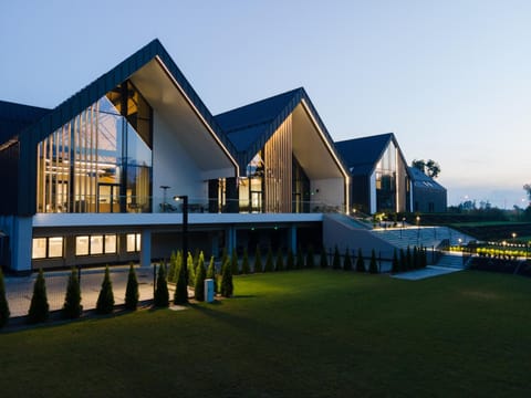 Property building, Day, Summer, Garden, Balcony/Terrace