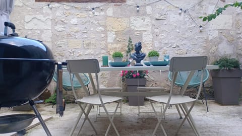 Patio, BBQ facilities, Living room, Decorative detail, Dining area