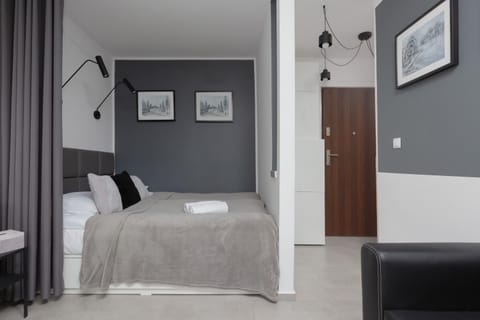 Communal lounge/ TV room, Bed, Living room