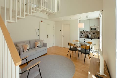 Kitchen or kitchenette, Seating area, Dining area
