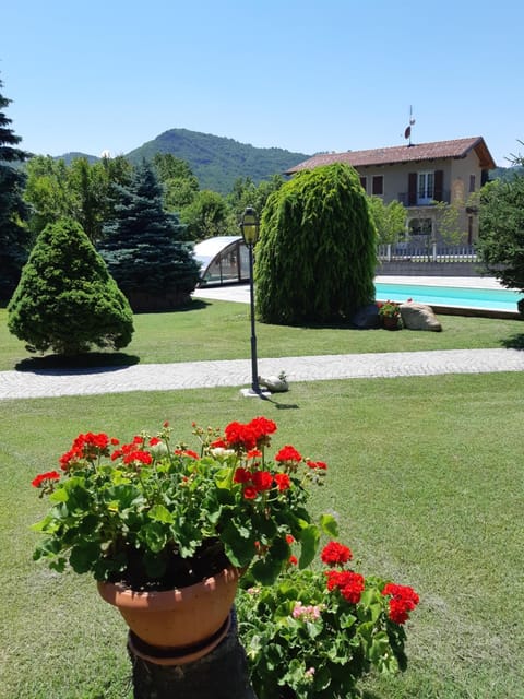 Property building, Garden, Garden, Swimming pool, Open Air Bath, Public Bath