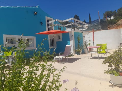 Property building, Patio, Day, sunbed
