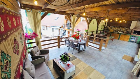 Restaurant/places to eat, Communal lounge/ TV room, BBQ facilities, Coffee/tea facilities, Balcony/Terrace, Kitchen or kitchenette, Lounge or bar, Banquet/Function facilities, Seating area, Dining area, City view