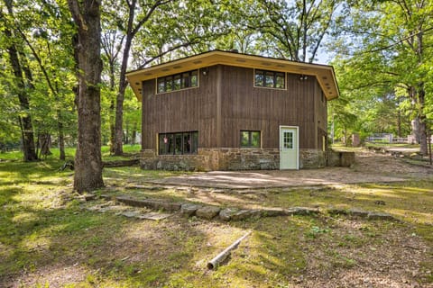 Rogers Cabin with Direct Access to Beaver Lake! Cabin in Beaver Lake