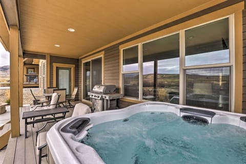 3 Mi to Granby Ranch Home with Hot Tub and Mtn Views! House in Granby