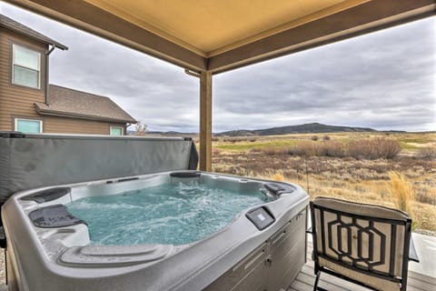 3 Mi to Granby Ranch Home with Hot Tub and Mtn Views! House in Granby