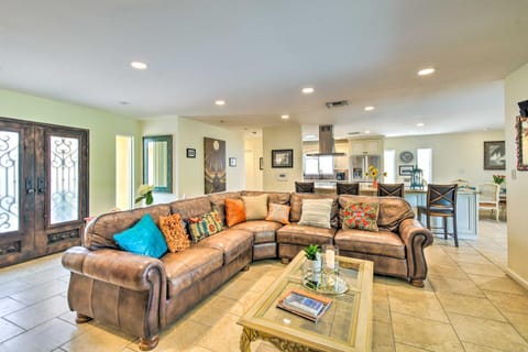 Snowbirds! Group Getaway with Hot Tub in Scottsdale House in McCormick Ranch