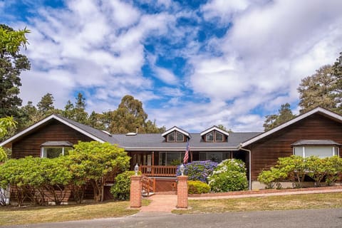 Coastal Hideaway House in Mendocino County