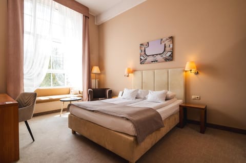 Bed, Seating area, Bedroom