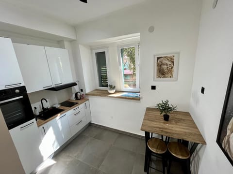 Kitchen or kitchenette, Dining area, pet friendly