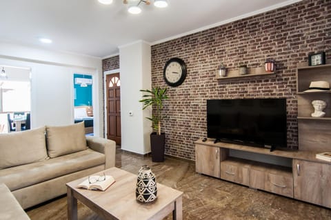 Communal lounge/ TV room, TV and multimedia, Living room, Seating area