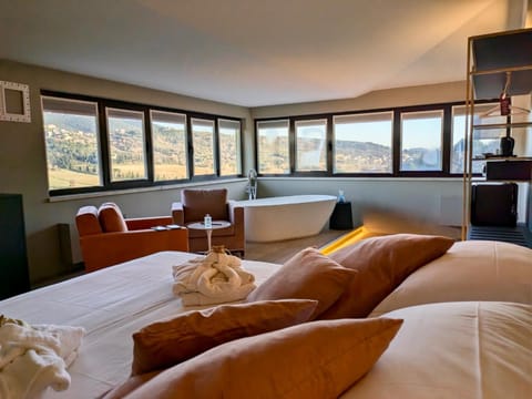 Bed, Natural landscape, Photo of the whole room, Bedroom