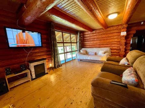 Communal lounge/ TV room, TV and multimedia, Living room, Seating area