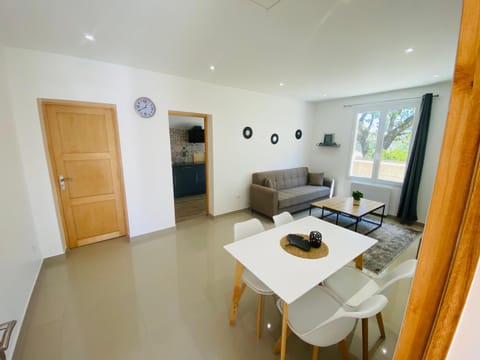 Living room, Dining area