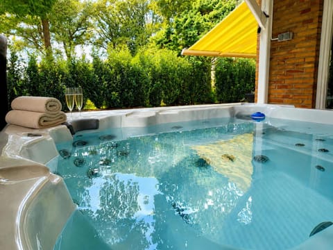 Garden, Hot Tub, Garden view