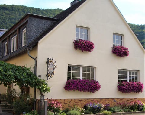 Gästehaus Weberskirch Bed and Breakfast in Cochem-Zell
