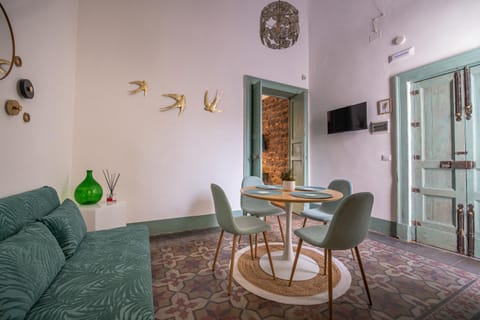 Living room, Dining area