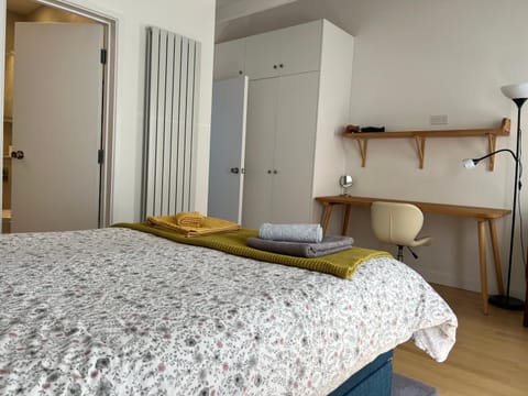 300m to Fitzwilliam museum 3 en-suites double bedroom Victoria house Villa in Cambridge