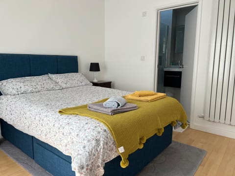 300m to Fitzwilliam museum 3 en-suites double bedroom Victoria house Villa in Cambridge