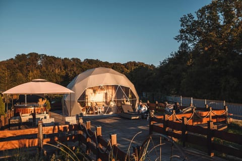 Seating area, Area and facilities