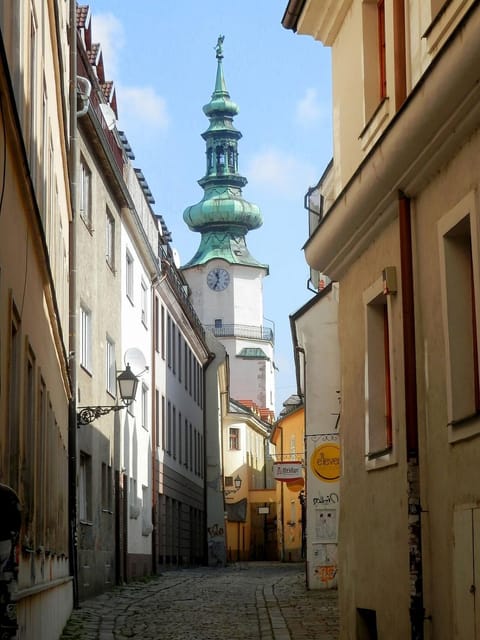 Neighbourhood, Landmark view, Street view