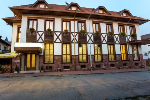 Facade/entrance