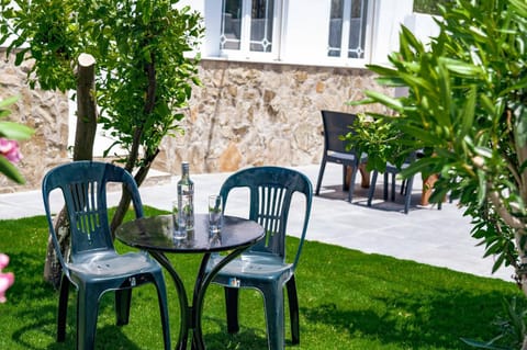 Patio, Garden, Dining area, Garden view