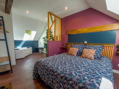 Hot Tub, Photo of the whole room, Bedroom