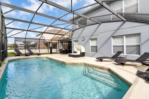 Patio, Pool view, Swimming pool, Swimming pool, sunbed