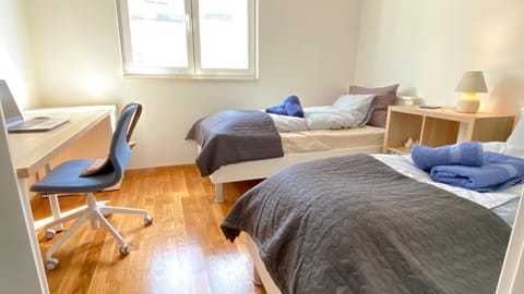 Bed, TV and multimedia, Photo of the whole room, Business facilities, Bedroom, fireplace, locker, air conditioner