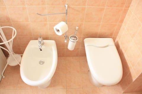 apartment at Colosseo with terrace overlooking the garden by LYON Apartment in Rome