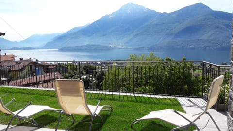 Balcony/Terrace, Lake view, Mountain view