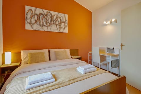 La Finestra sul lago - 100mt lake - wonderful lake view for 6 people, pool, free parking Apartment in Desenzano del Garda