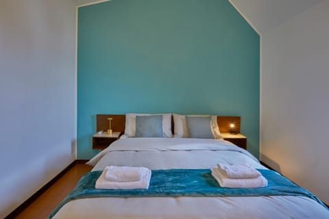 La Finestra sul lago - 100mt lake - wonderful lake view for 6 people, pool, free parking Apartment in Desenzano del Garda