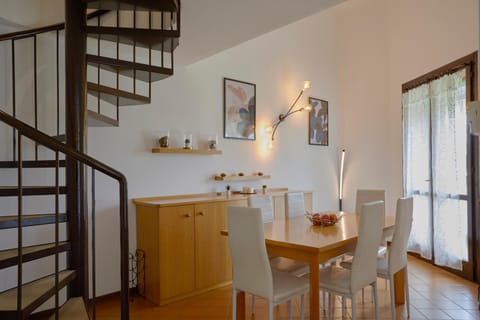 La Finestra sul lago - 100mt lake - wonderful lake view for 6 people, pool, free parking Apartment in Desenzano del Garda