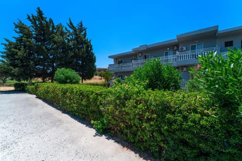 Property building, Spring, Day, Natural landscape, Garden, Garden view