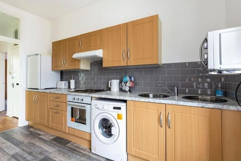 Spacious stylish centraly located flat near beach Apartment in England